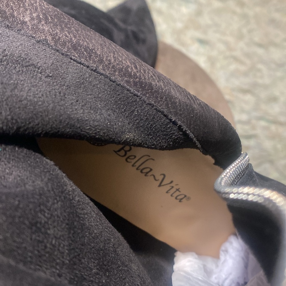 NWOT BLACK SUEDE BELLA VITA DANIELLE BOOTIES - Picture 2 of 16